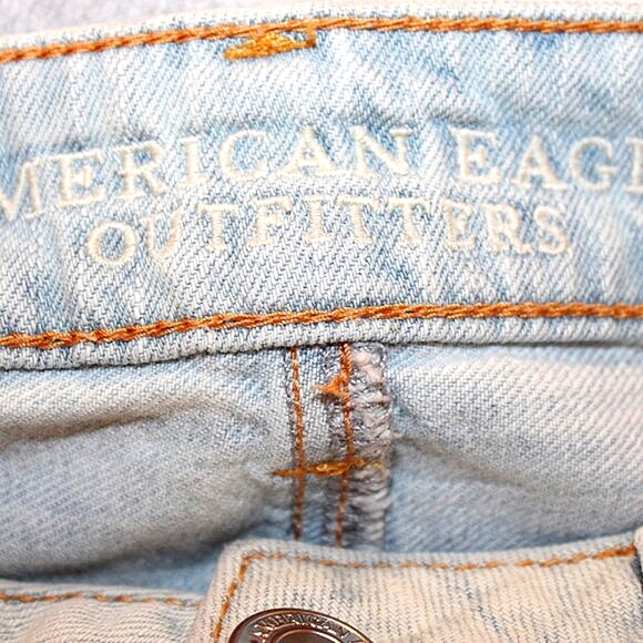 American Eagle Boy Crop Distressed Light Wash Jeans - Size 2 - Picture 9 of 12